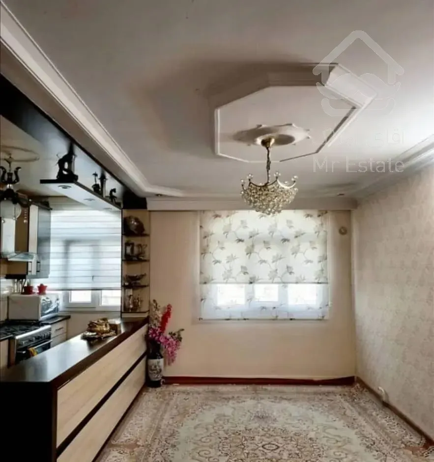 ۴۵متر//طبقه اول با آسانسور/دارای حیاط خلوت