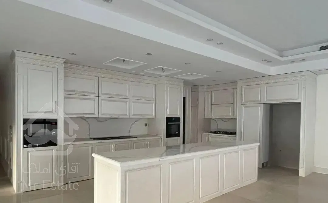 نیاوران۲۲۰ متر ۳خواب کلید نخورده