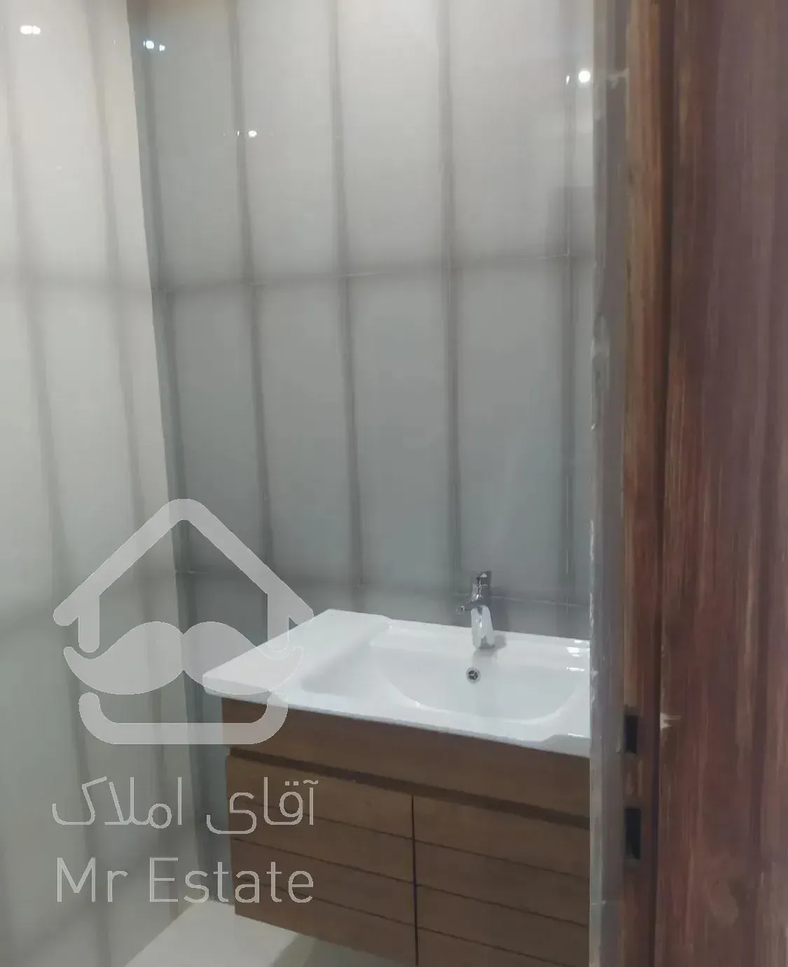 ۱۴۲متر نوساز /تکواحدی / بلوار لاله