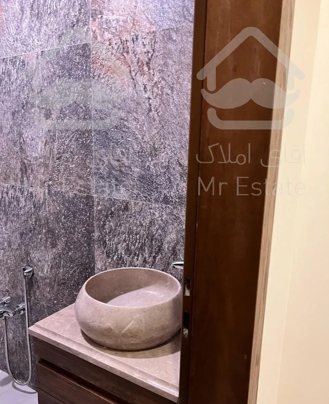 آپارتمان مدرن ، خوش نقشه ، پر نور