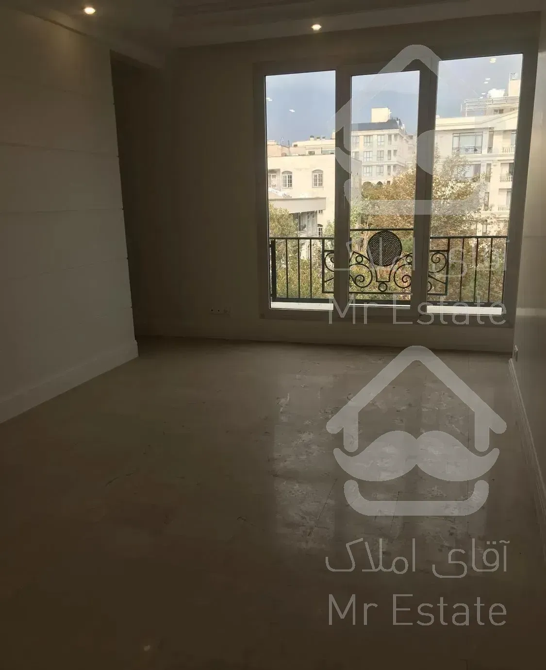 ٢٣٠متر٤خوابه٨ساله فول با٢پارکینگ