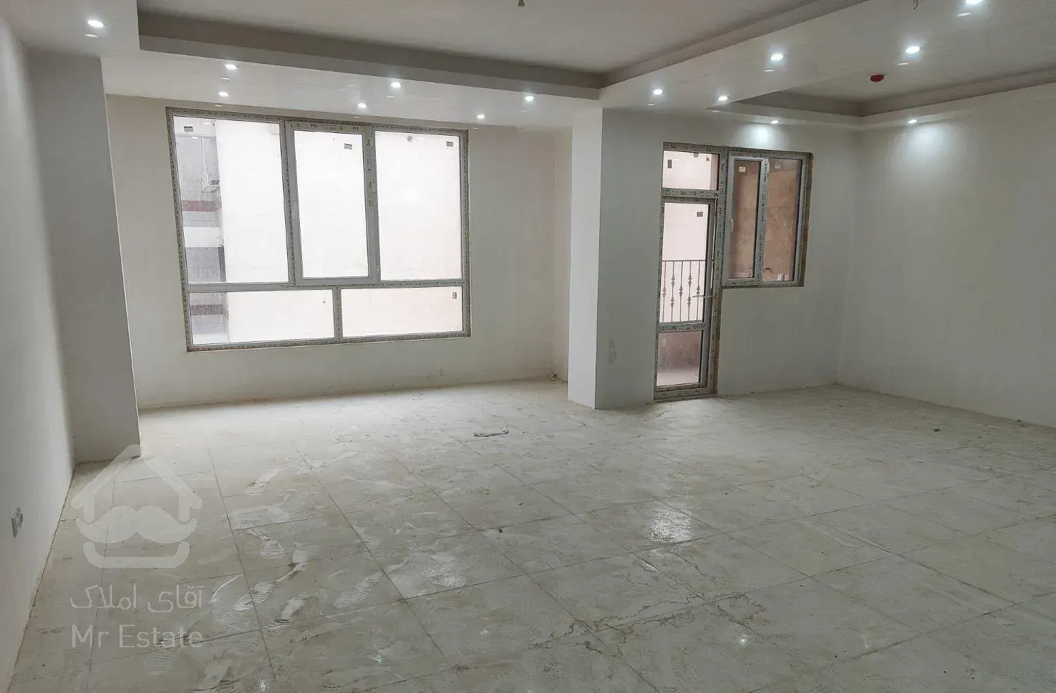 آپارتمان ۱۳۰ متری روبه روبه نما کلید نخورده