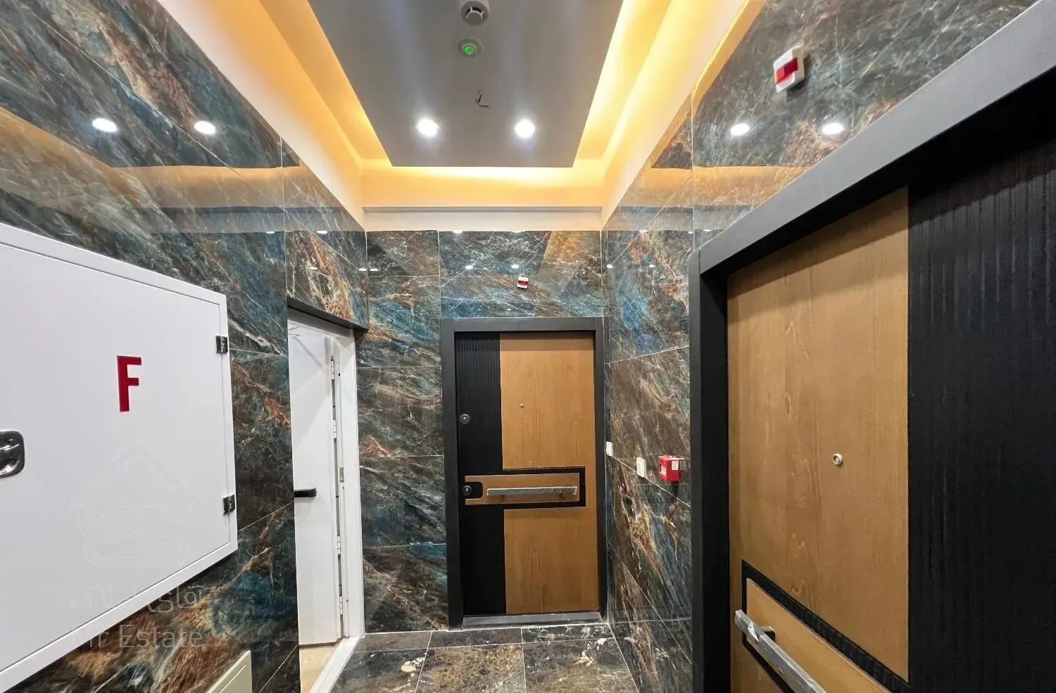 آپارتمان۱۴۰متری۳خواب کلیدنخورده فول امکانات لوکس