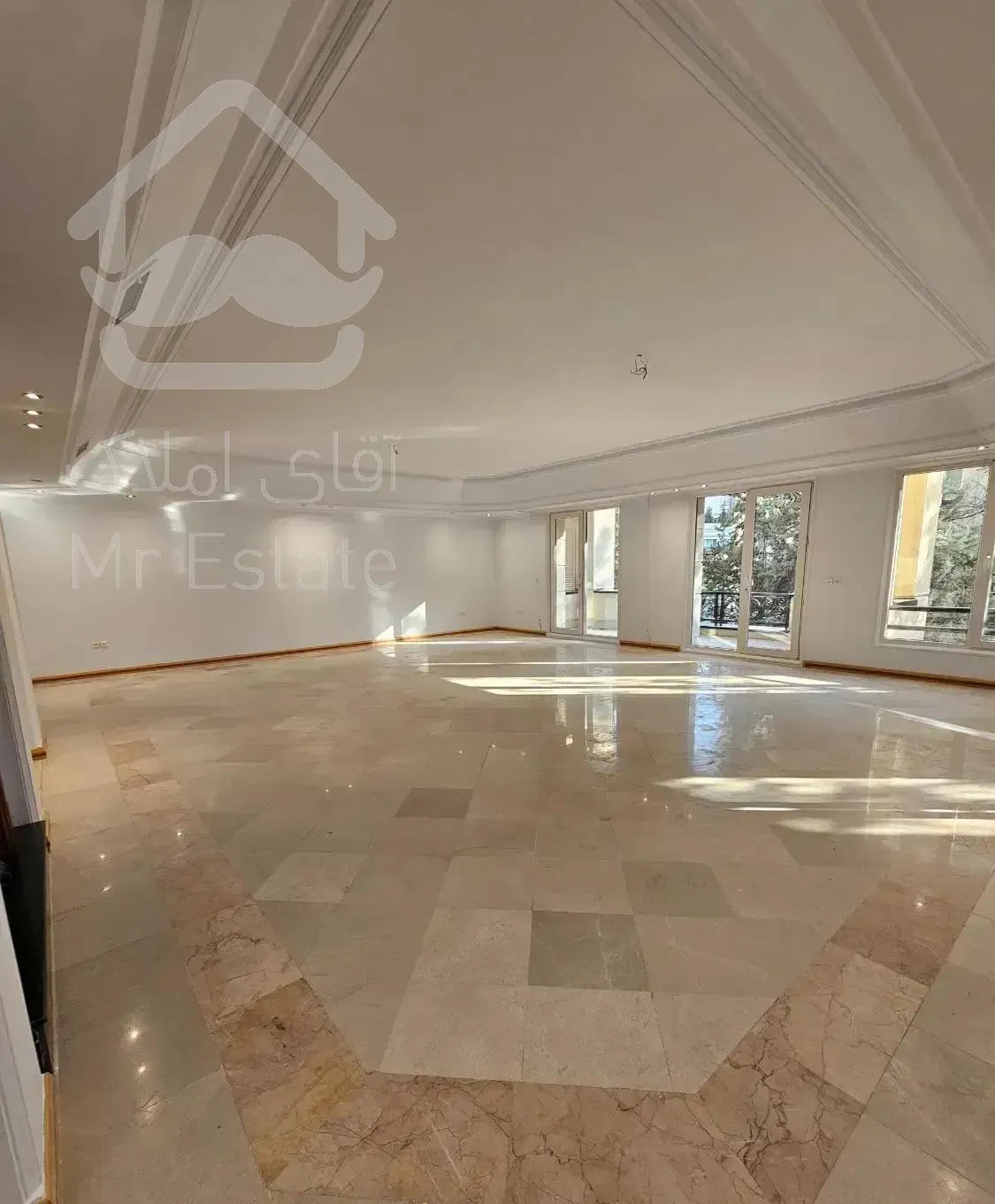 فرشته ۳۵۰ متر