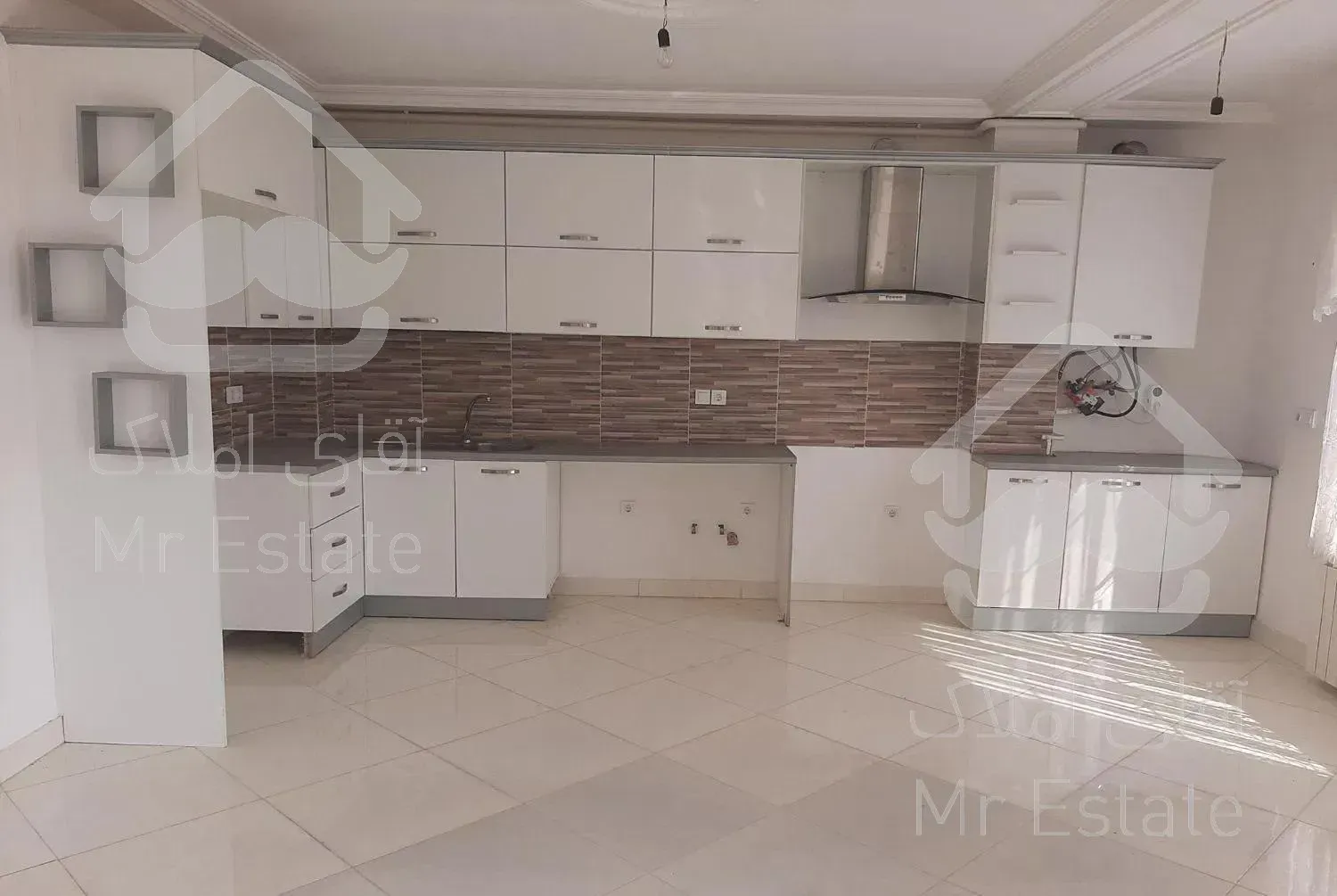 آپارتمان تک واحدی ۹۰ متری در خیابان ساحل