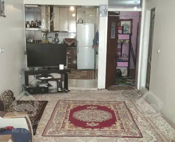 آپارتمان سه طبقه تک خوابه واقع در خیابان جی