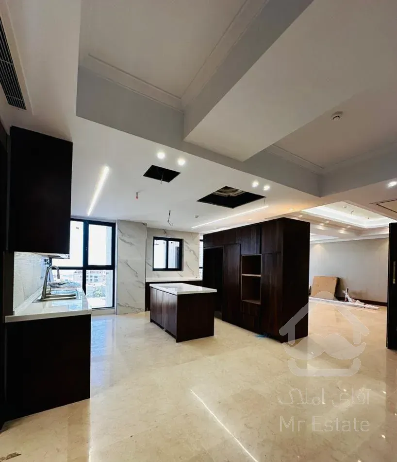 فروش آپارتمان ۲۰۰ متری ویو دار در برج آجودانیه