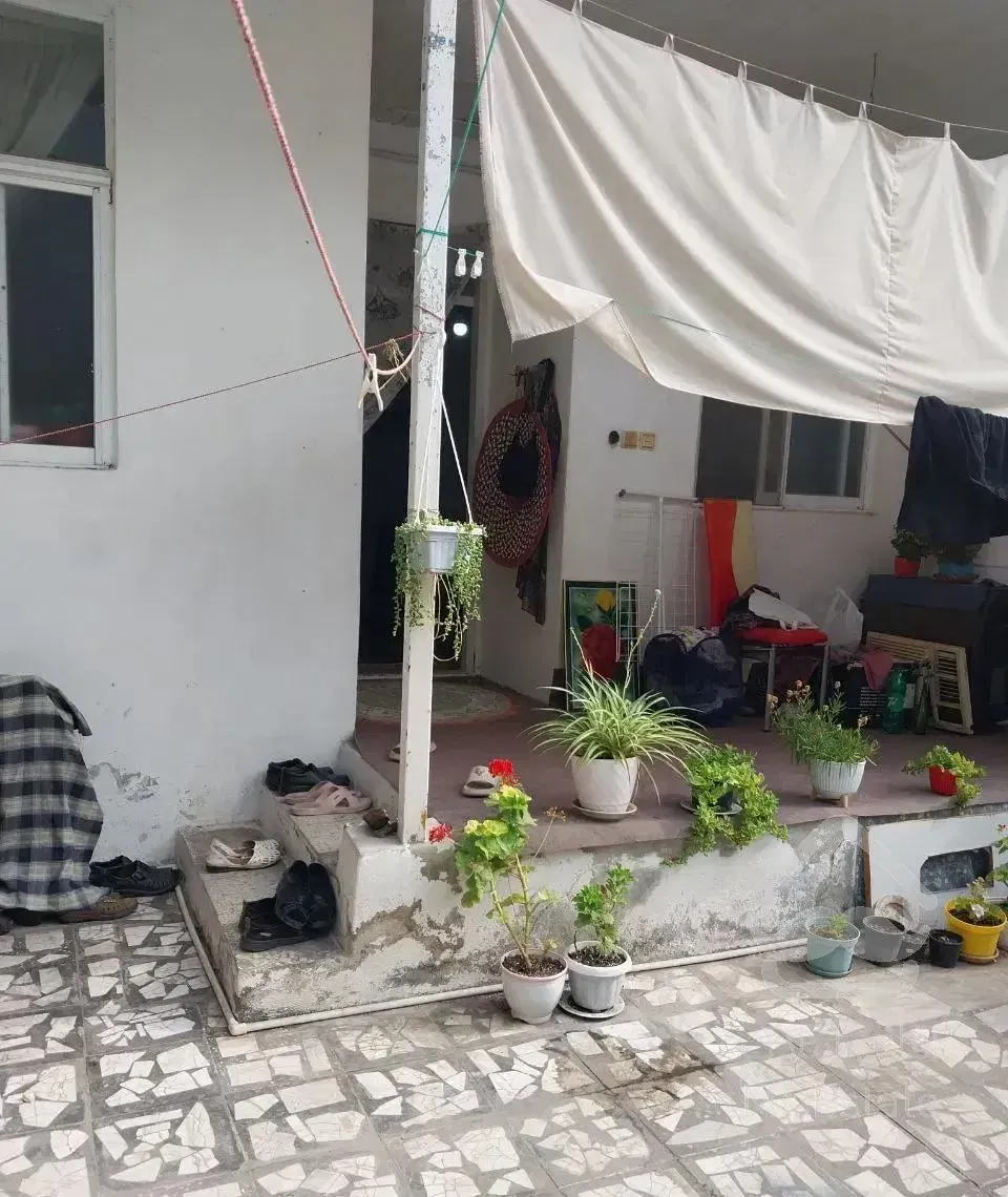 خانه ویلایی سنددار دو خوابه با حیاط بزرگ