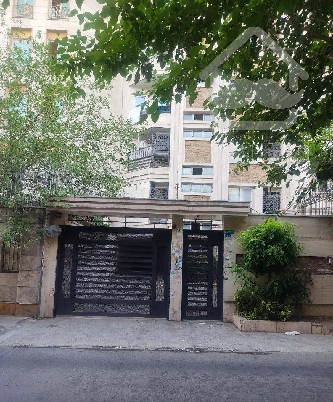 واحد 85 متری فاطمی