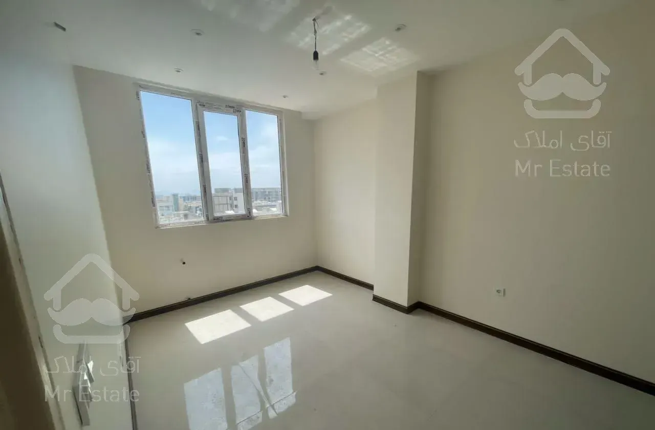 ۲۲۳ متر ، کلید نخورده ، ۴ خواب ، تک واحدی