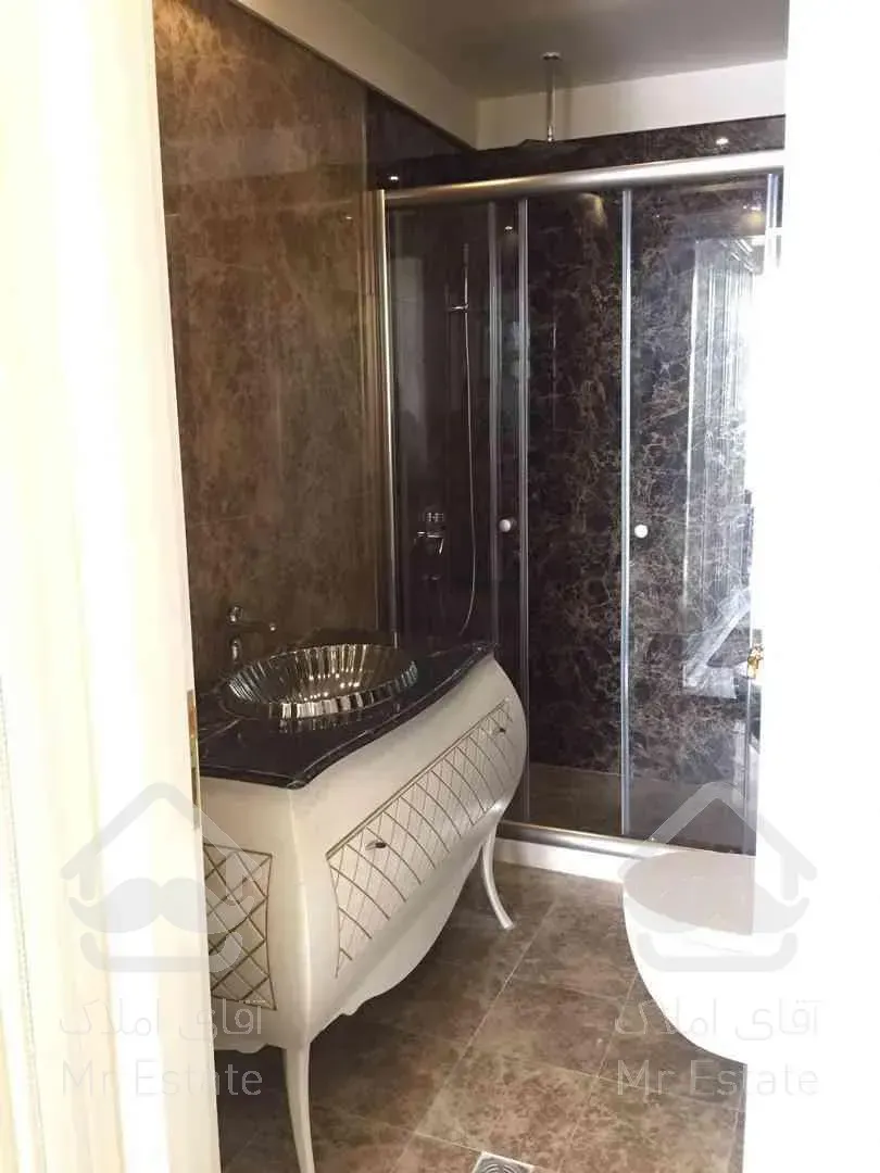 خرید آپارتمان ۲۲۰ متری نیاوران