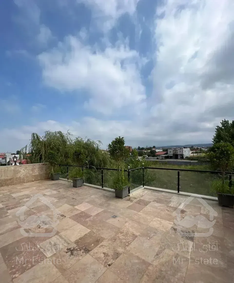 ویلا تریپلکس استخردار/نما مدرن /فاصله تا ساحل کم