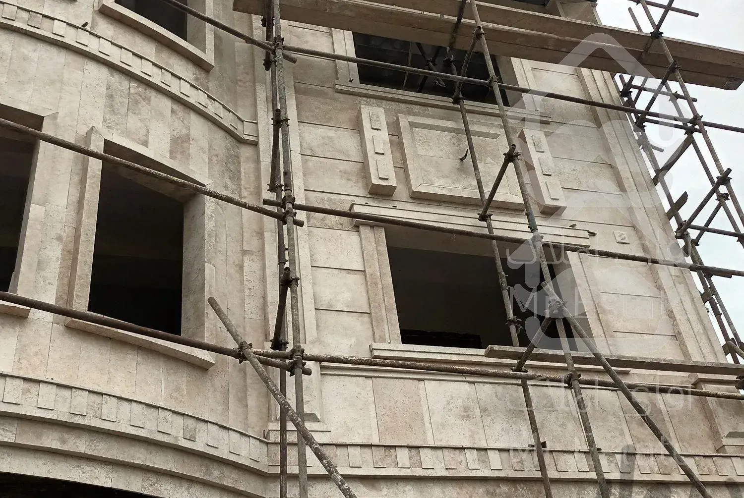 عایق کاری نما ساختمان و چاله آسانسور و سرویس‌های