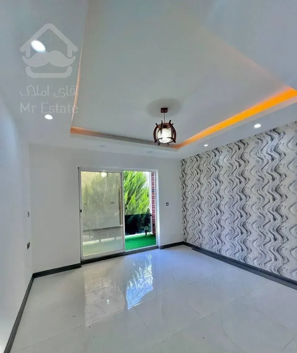 ویلا باغچه نیم پیلوت ۲۰۰ متر شهرکی سند‌ تک‌برگ