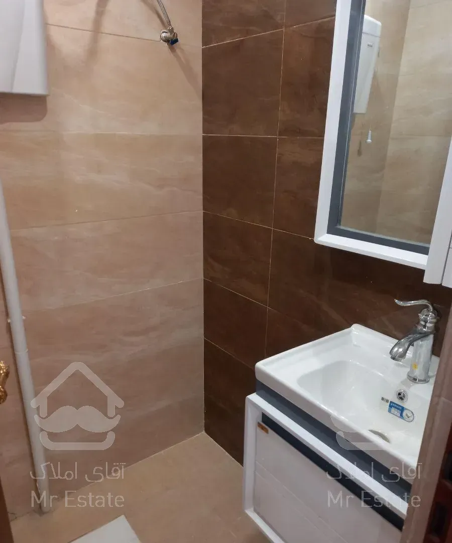 ۱۱۰ متر، رونیکا پالاس، سیمون بولیوار(پونک)