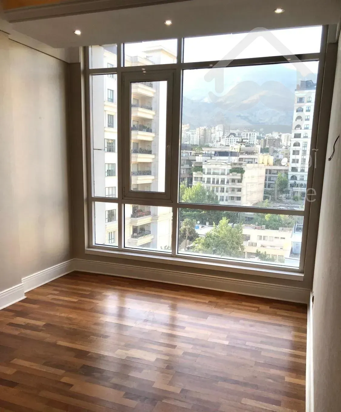 ۲۶۰متر/فرمانیه شرقی/۴خواب/ویوو دار/فول مشاعات