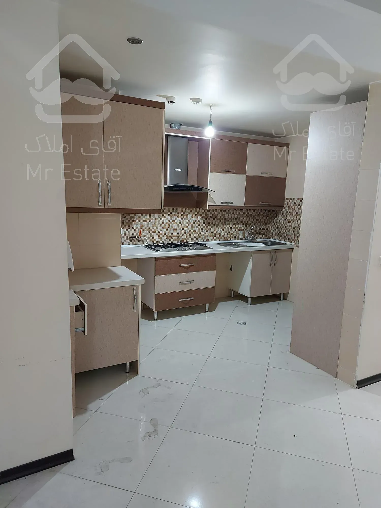 ۱۰۷ متری دریاچه برجهای آسمان