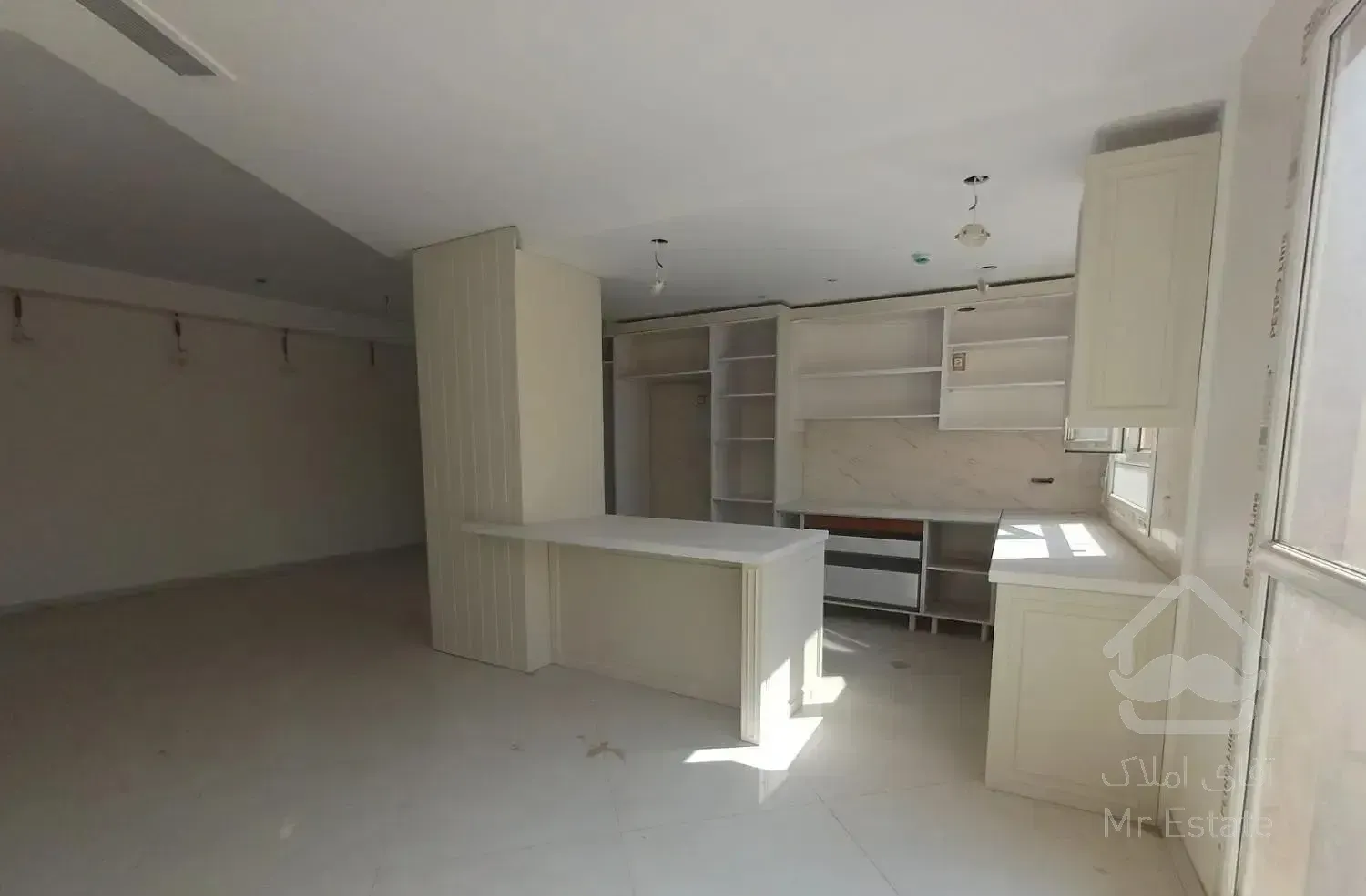 اندرزگو ۱۳۰متر ۳خواب/زیرقیمت