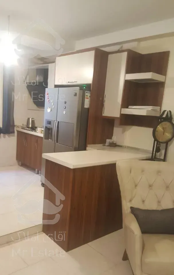 واحد ۹۲ متری در حافظ شمالی نبش کاج