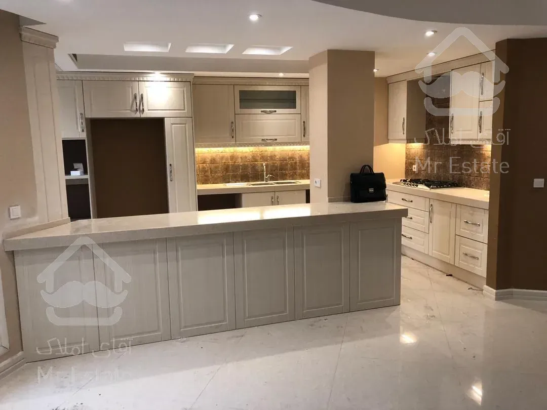 رهن و اجاره آپارتمان ۲۰۰ متری ۳ خوابه فرمانیه