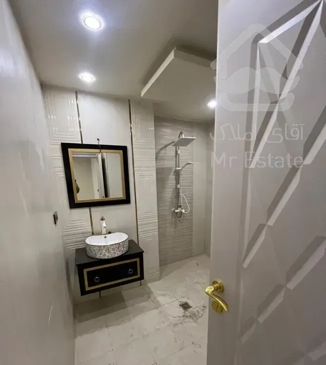 ۱۲۰متر۲پارکینگ پاسداران شهید عراقی بالای همت/نوساز