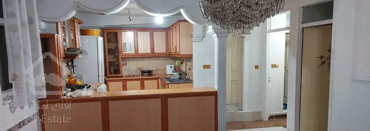 همخونه دانشجو وکارمند میپذیرام. استاد معین