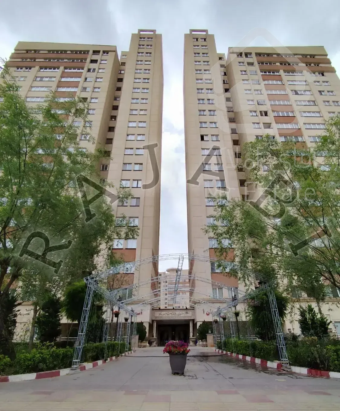 برج آسمان دریاچه 110 متر طبقات بالا