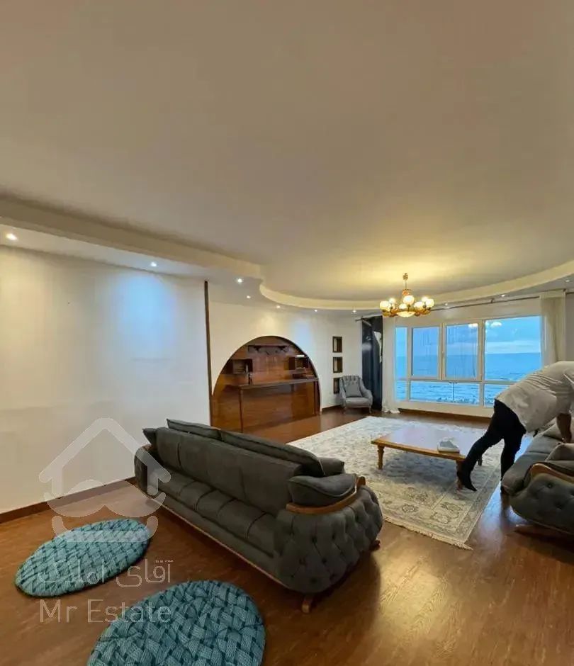 فروش ۲۴۵ متری به قیمت کاسبی