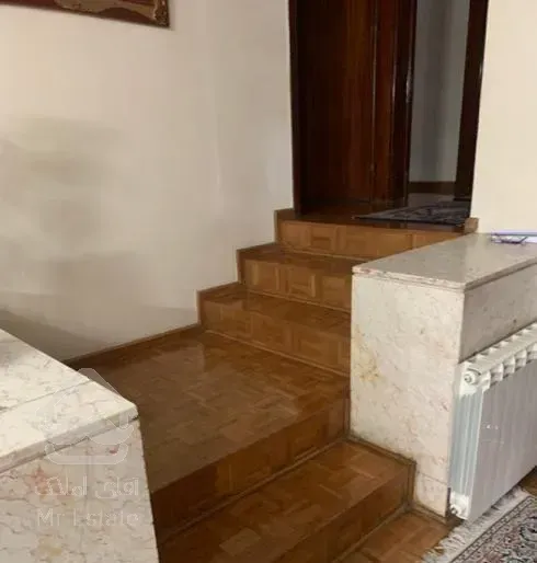 آپارتمان  ۲۲۶ متری ۳ خوابه طبقه ۱ در قایم مقام