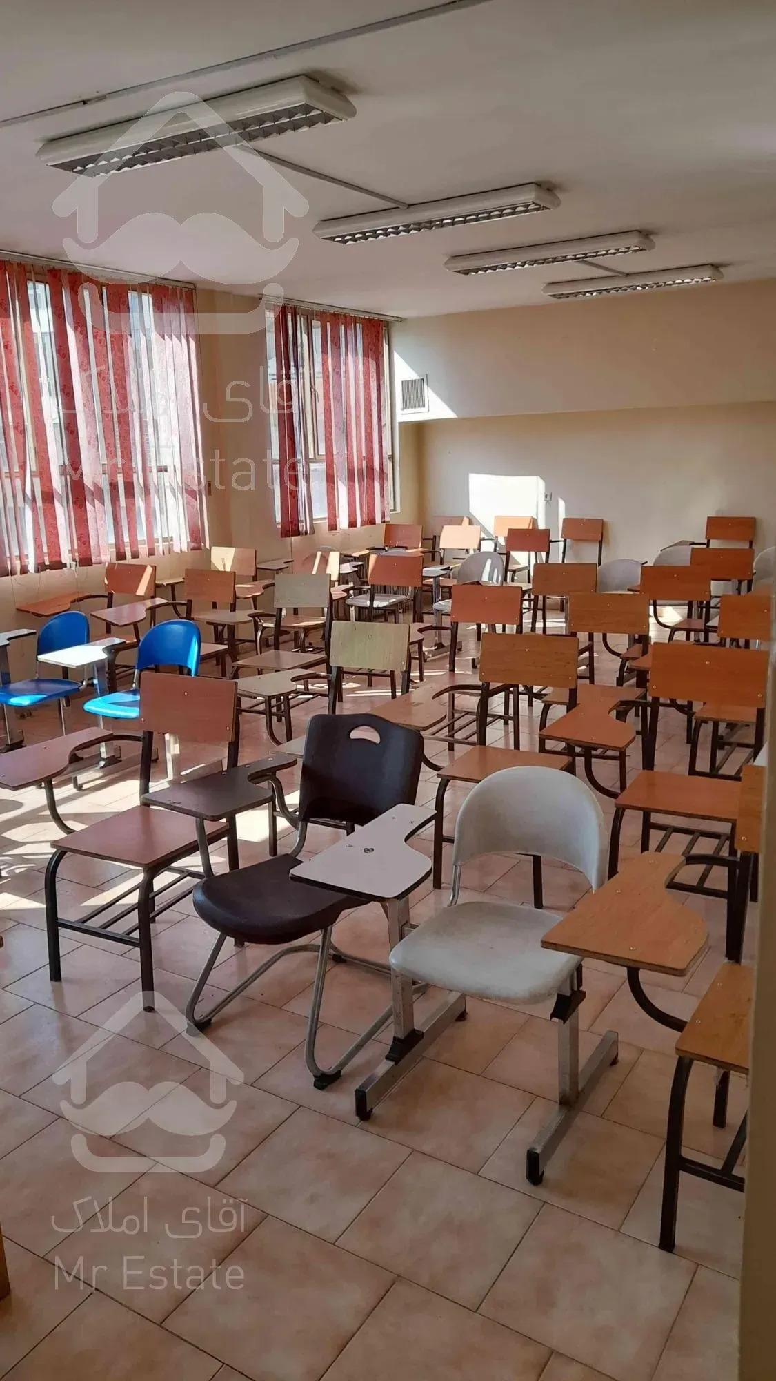 ۲۲۰۰ متر اداری صادقیه