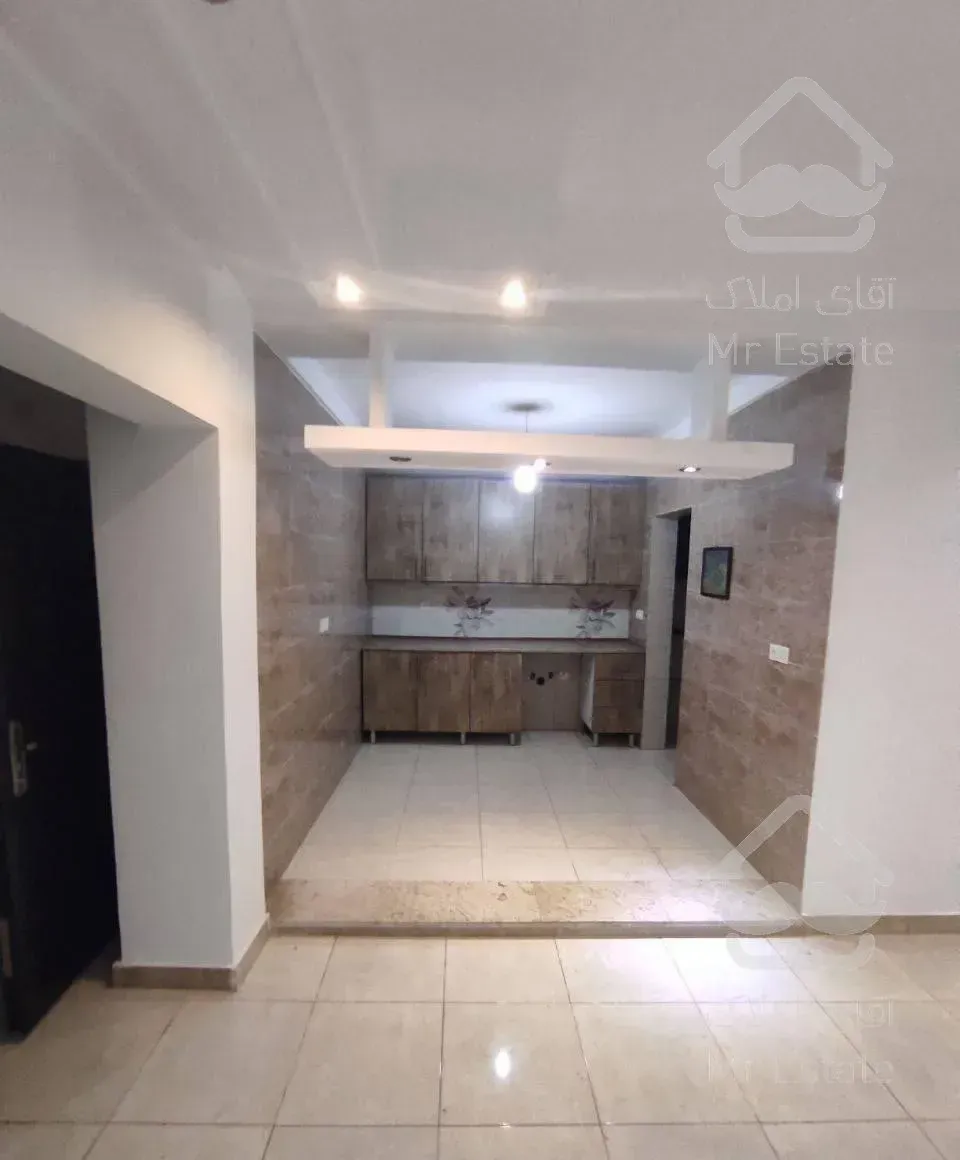 آپارتمان ۱۳۰متر ط۱ تک واحدی واقع چالوس خ ۱۷شهریور