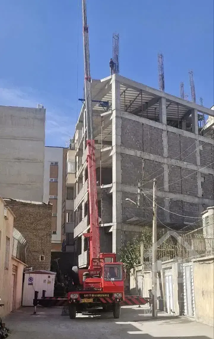 آپارتمان پیش فروش زمانی کف قیمت140متری