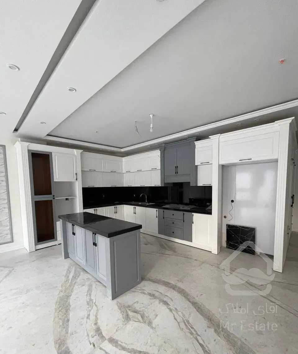 106متری/کم واحد/رو به آفتاب/خوش نقشه/اکبری