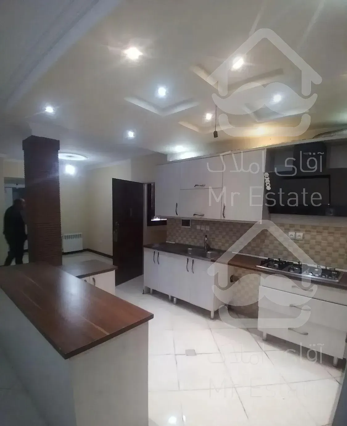 فروش ۳۰۰ متر آپارتمان ۳طبقه سند تک برگ یکجا سولقان