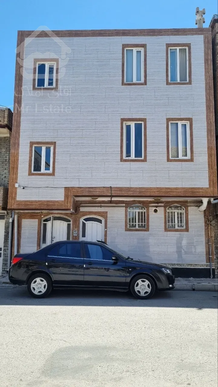 ساختمان آپارتمانی سه طبقه سه راه ایثار