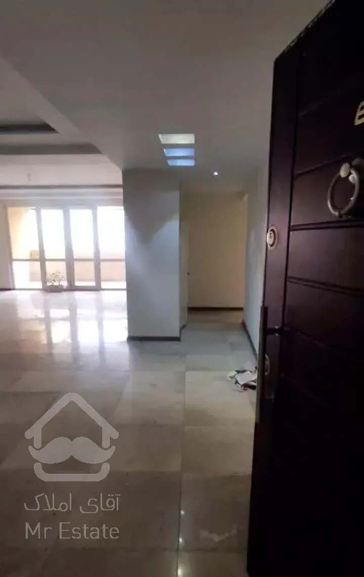 185 متر خوش نقشه/ 2 پارکینگ 8 متر تراس