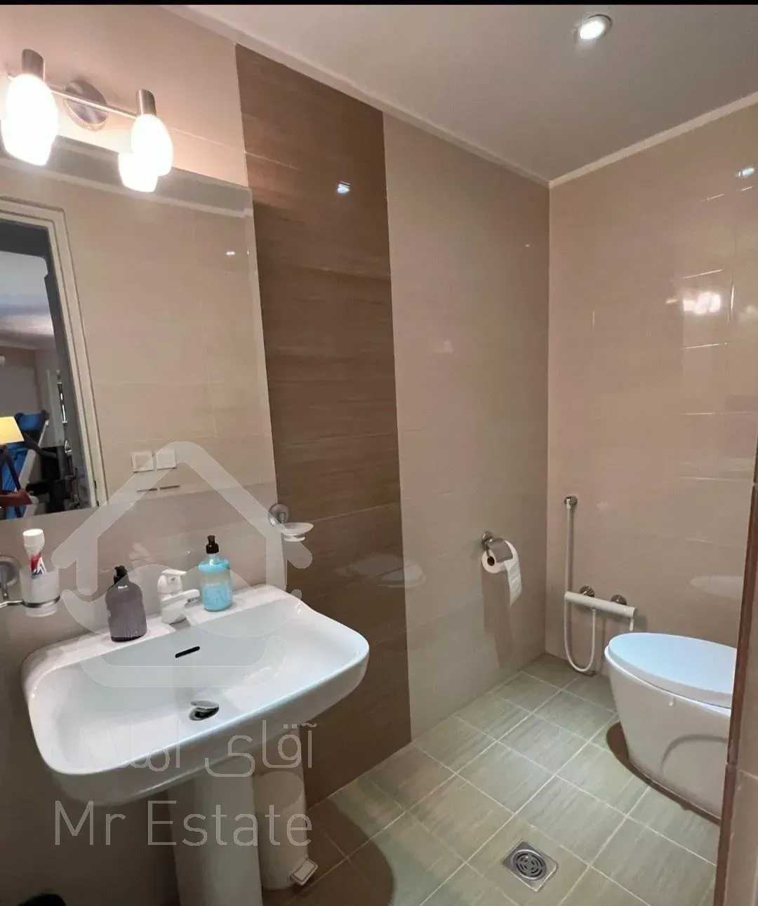 رهن آپارتمان ۲۰۰ متری ۳ خوابه طبقه۲و ۳ در ونک