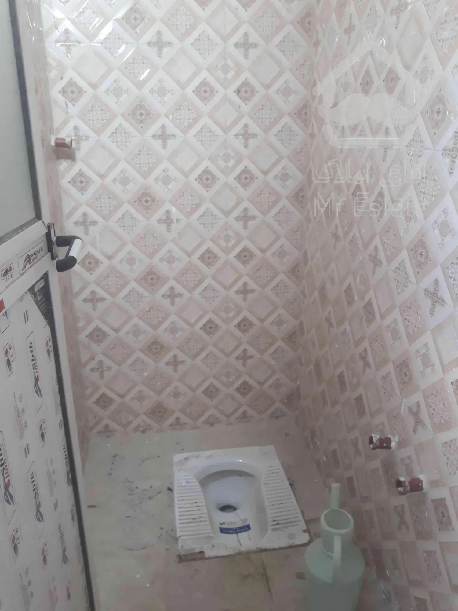 باغی به متراژ ۴۵۰۰ متر دیوار کشی شده با سند تگ برگی و مجوز