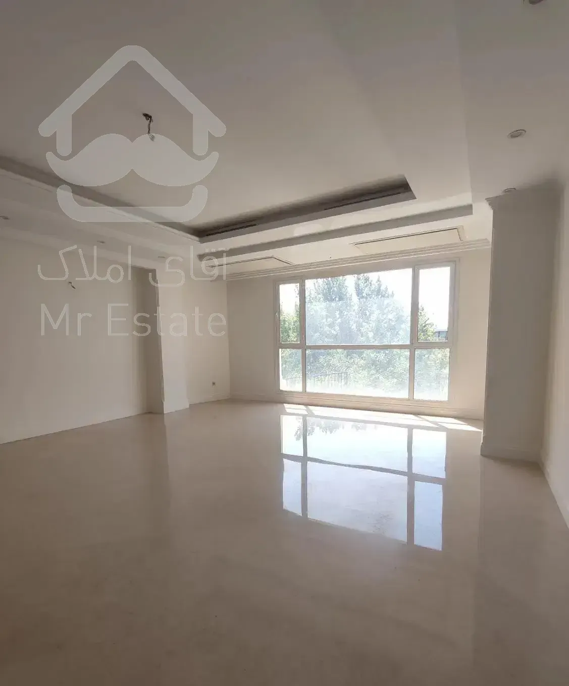 لوکیشن خاص فرمانیه/۲۴۰ متر/طبقات