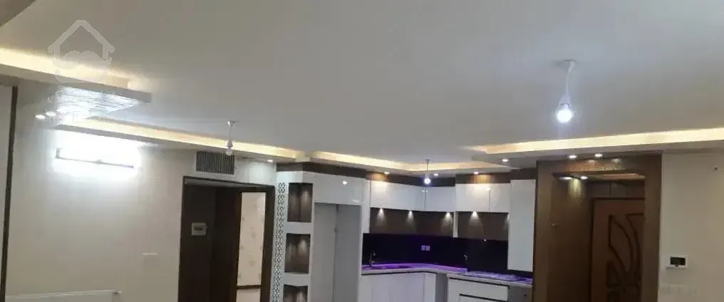 آپارتمان ۱۱۰ متری جنوبی جابرانصاری کوچه لاله