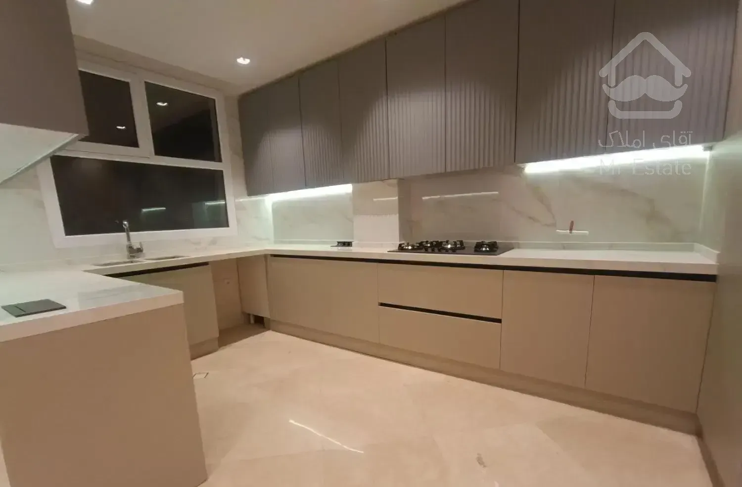 ۲۰۰ متر بسیار زیبا بازسازی شده طبقه همکف