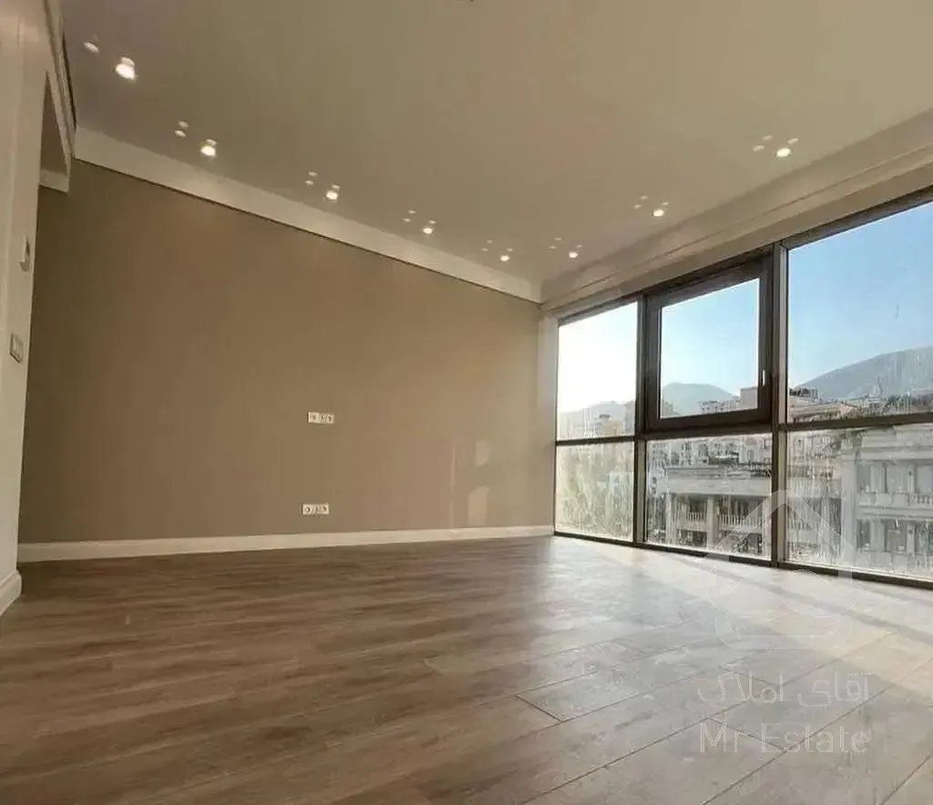 ۱۸۰ متر/ لوکس/ بلوار ۲۴ متری/۳پارکینگ