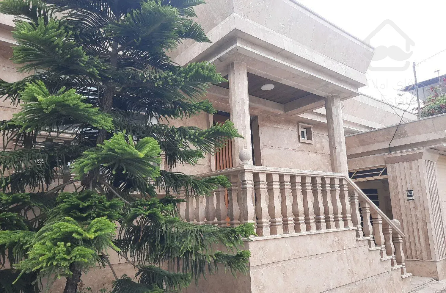 فروش ویلای 310متری استخردار حیاط مشجر و آلاچیق