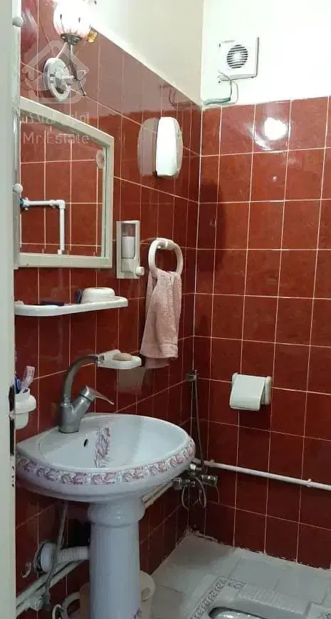 اپارتمان۵۲متری با پنچ متر انباری سند تک برگ