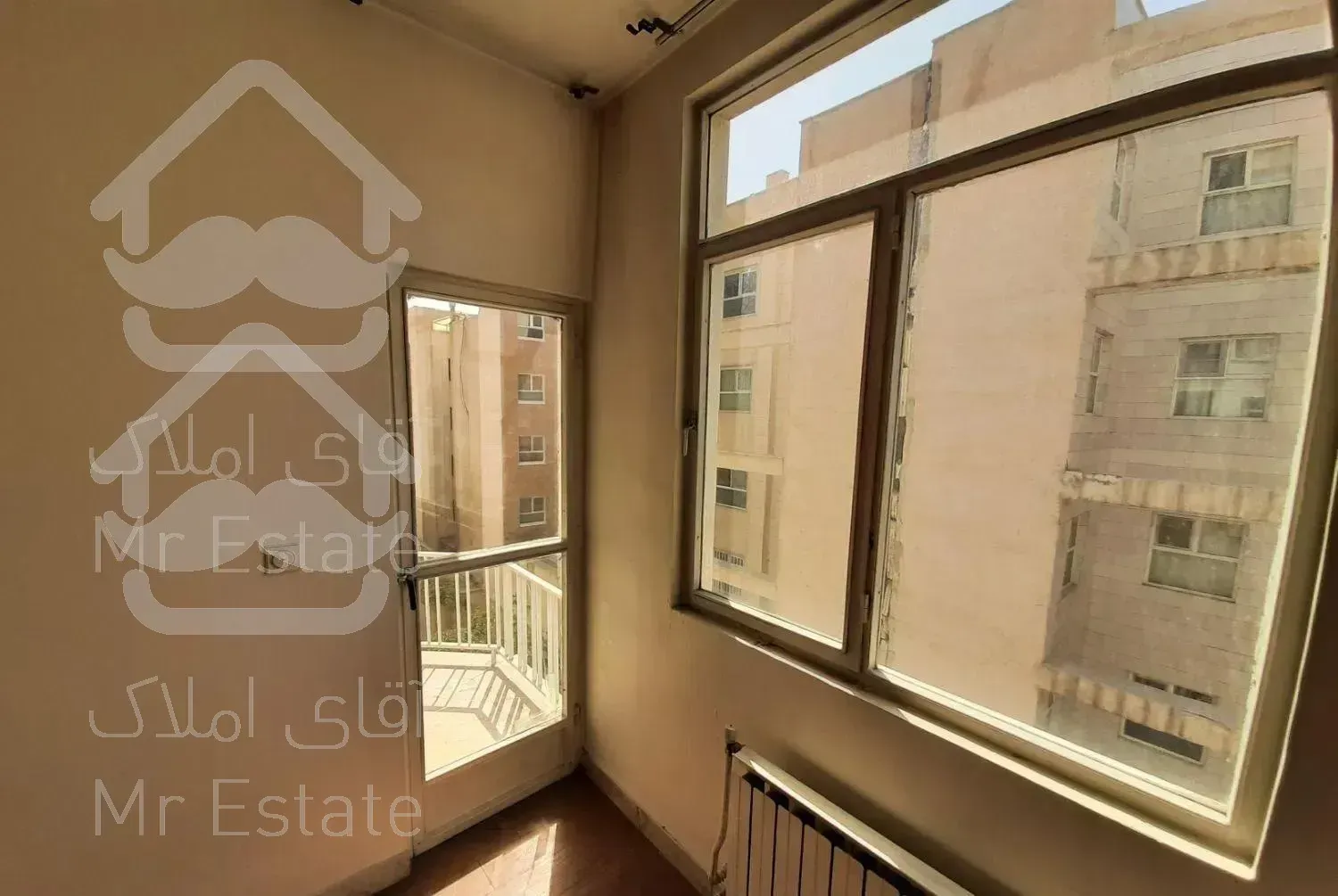 آپارتمان ۱۰۶ متری . دو خواب . سالن پرده خور