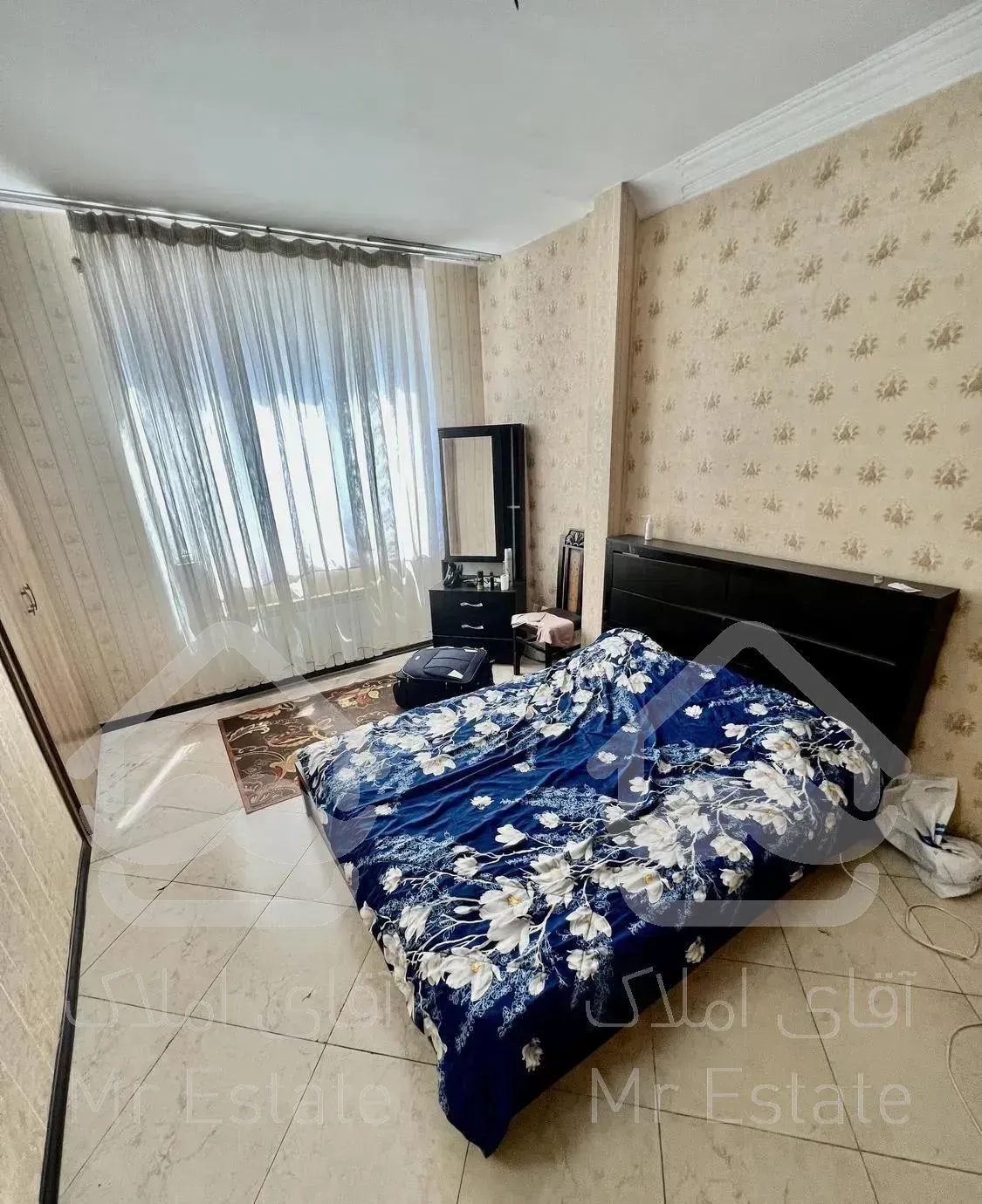 ۱۹۰متر*تراس بزرگ*سکونت چندساله*بدون مالک