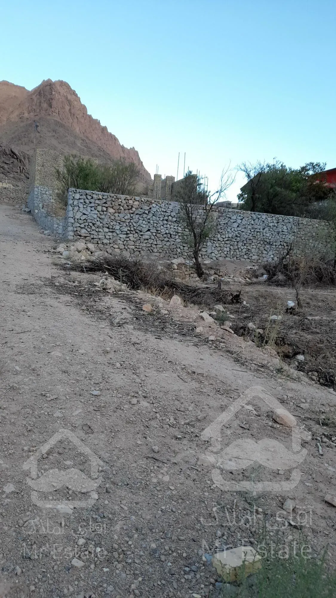 زمین ده بالا یزد دارای منبع