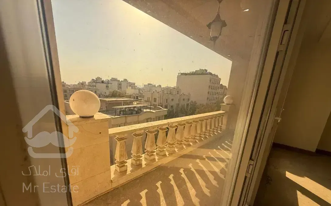 ۱۶۰ متر در قبا ۳ خواب از سه جهت نور طبقه آخر