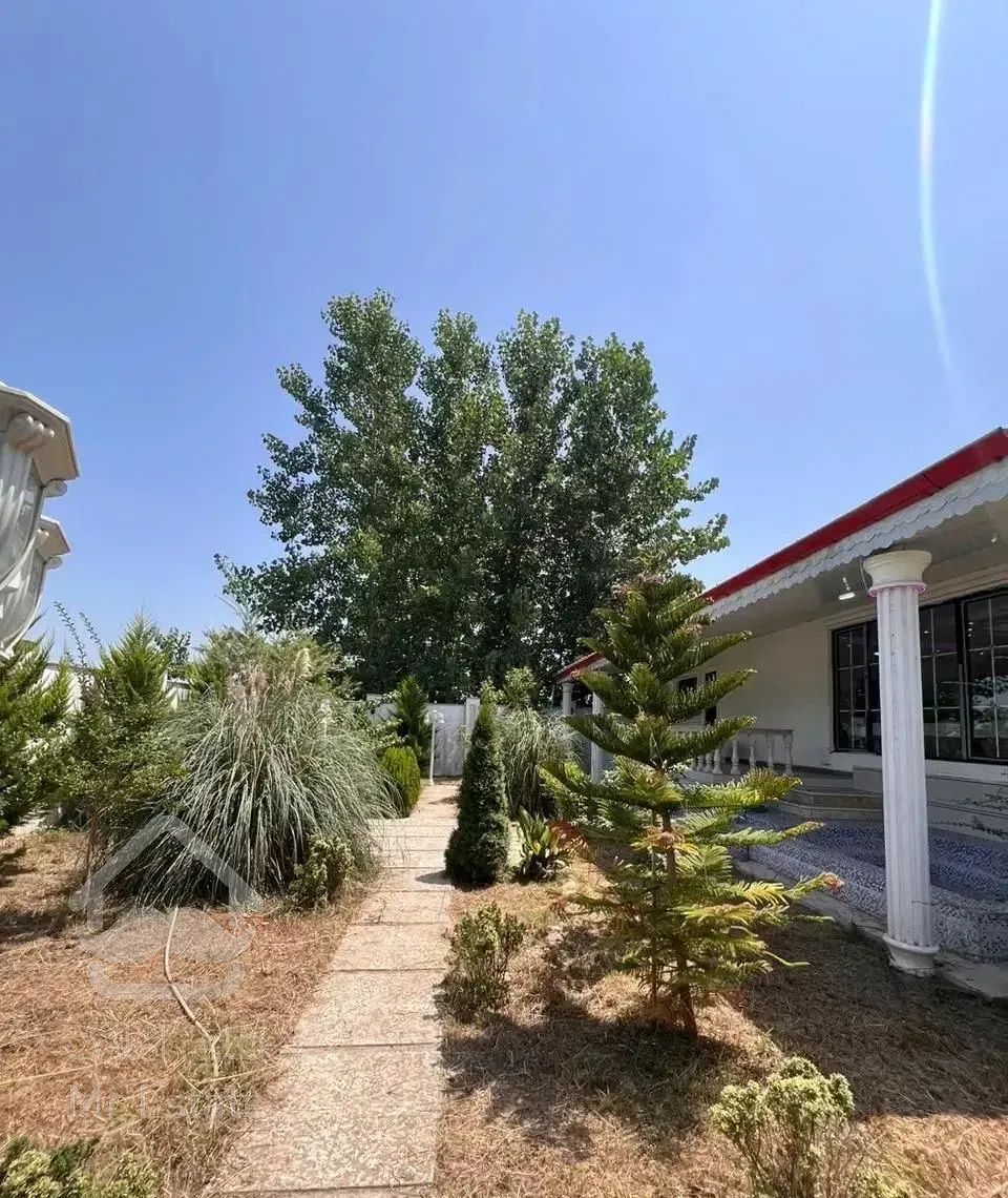 فروش ویلا باغ استخردار ۵۰۰ متری سندتکبرگ خوش قیمت