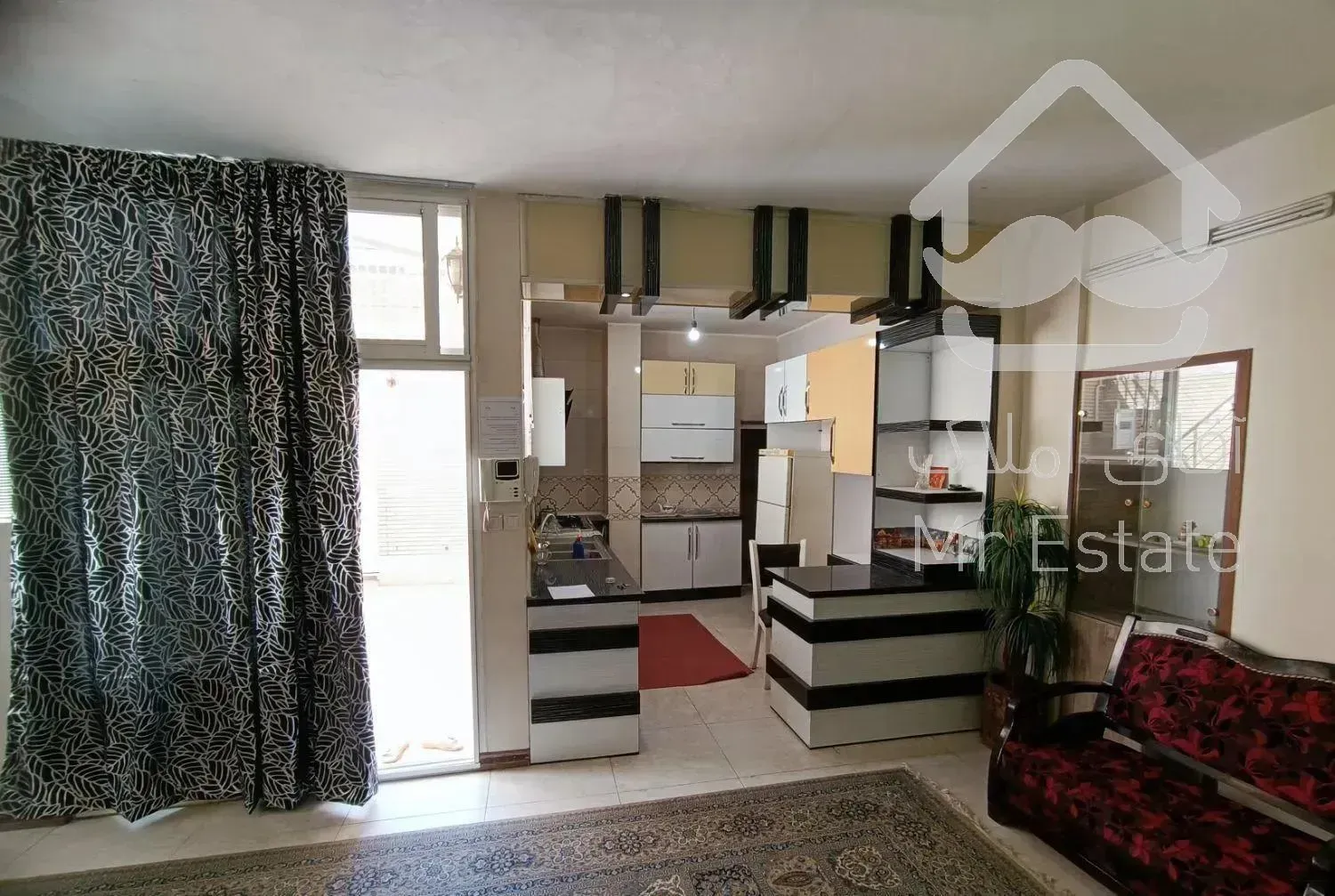 سوییت و خانه چسبیده به میدان نقش جهان